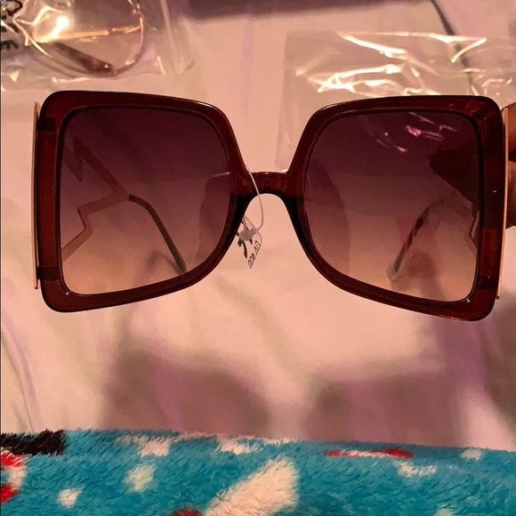 Square shades 😎 - Picture 5 of 5